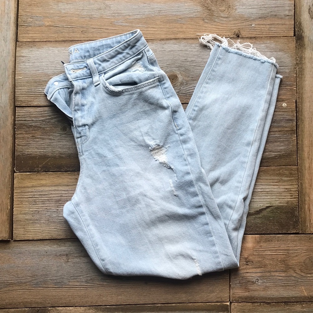 lightwashed arizona mom jeans